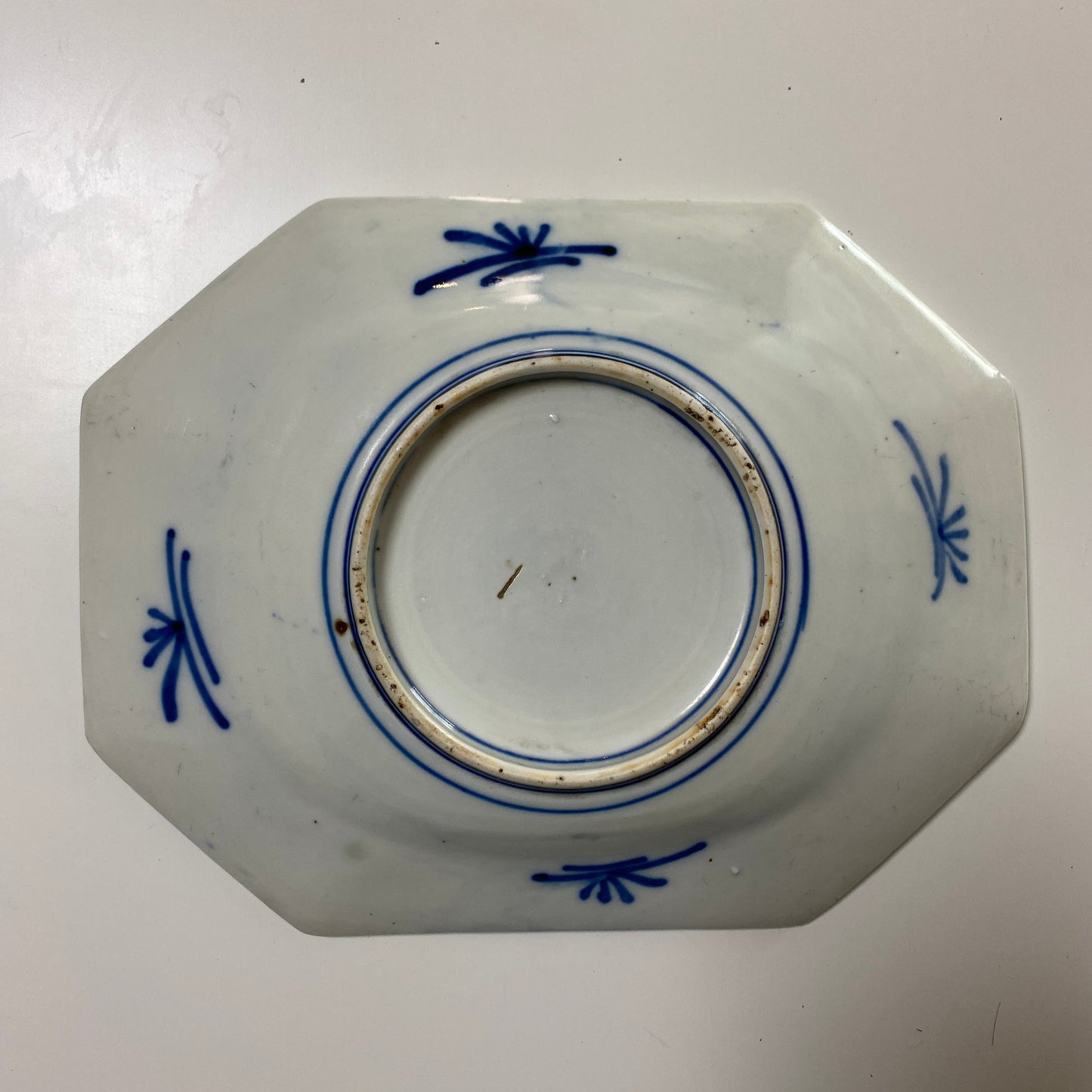 水辺を映すグリーンと染付の変形皿 - Kotto Shop