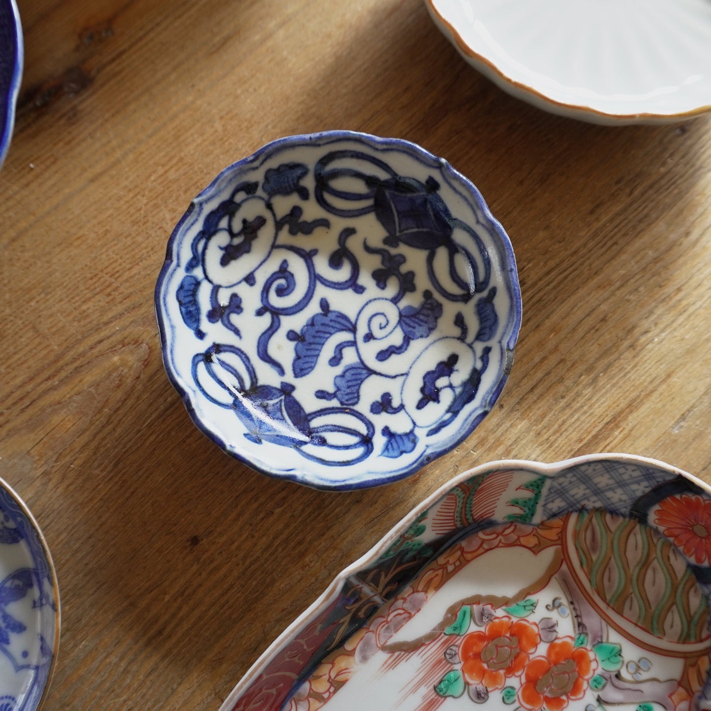 染付の唐草文様小皿 - Kotto Shop