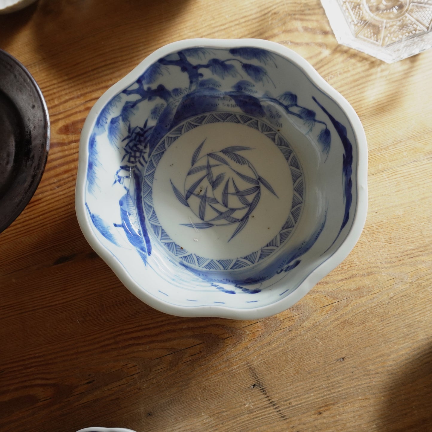 やわらかな美しい風景図がひろがる染付大鉢 - Kotto Shop