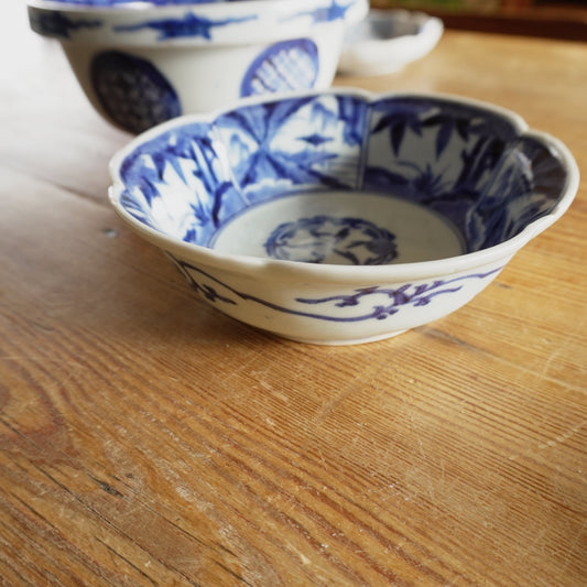 染付草花文 輪花皿 - Kotto Shop