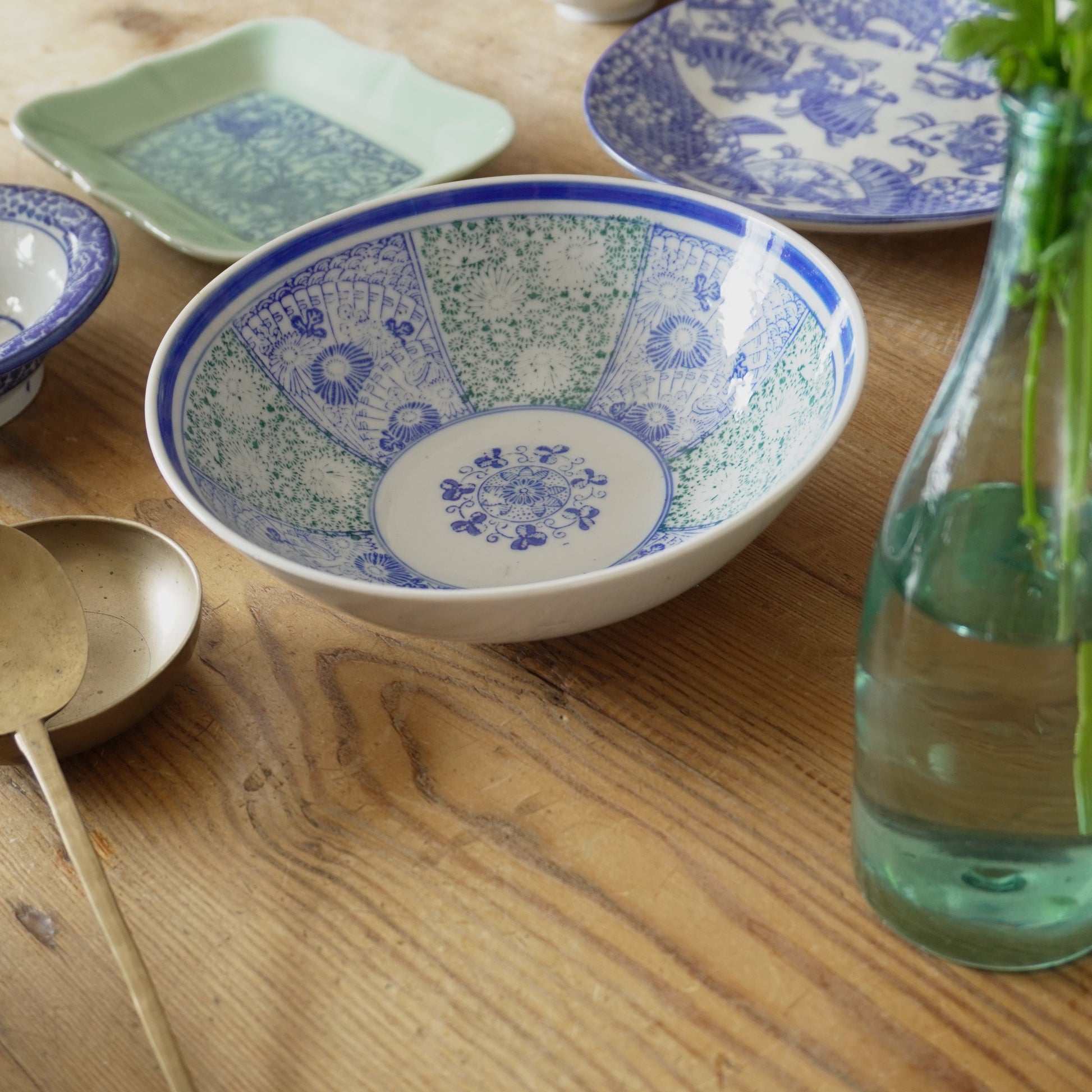 ブルーとグリーンの扇文丼鉢 - Kotto Shop