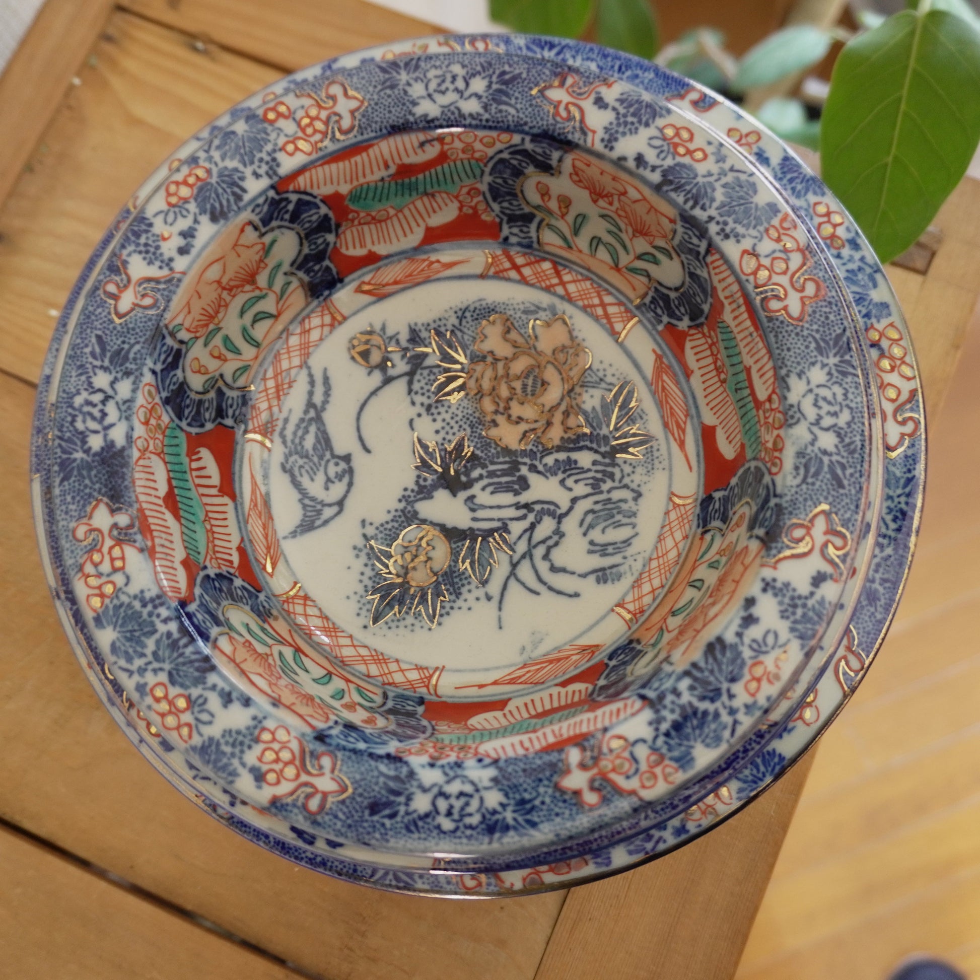 カジュアルに華やぐ牡丹に鳥図の鉢 - Kotto Shop