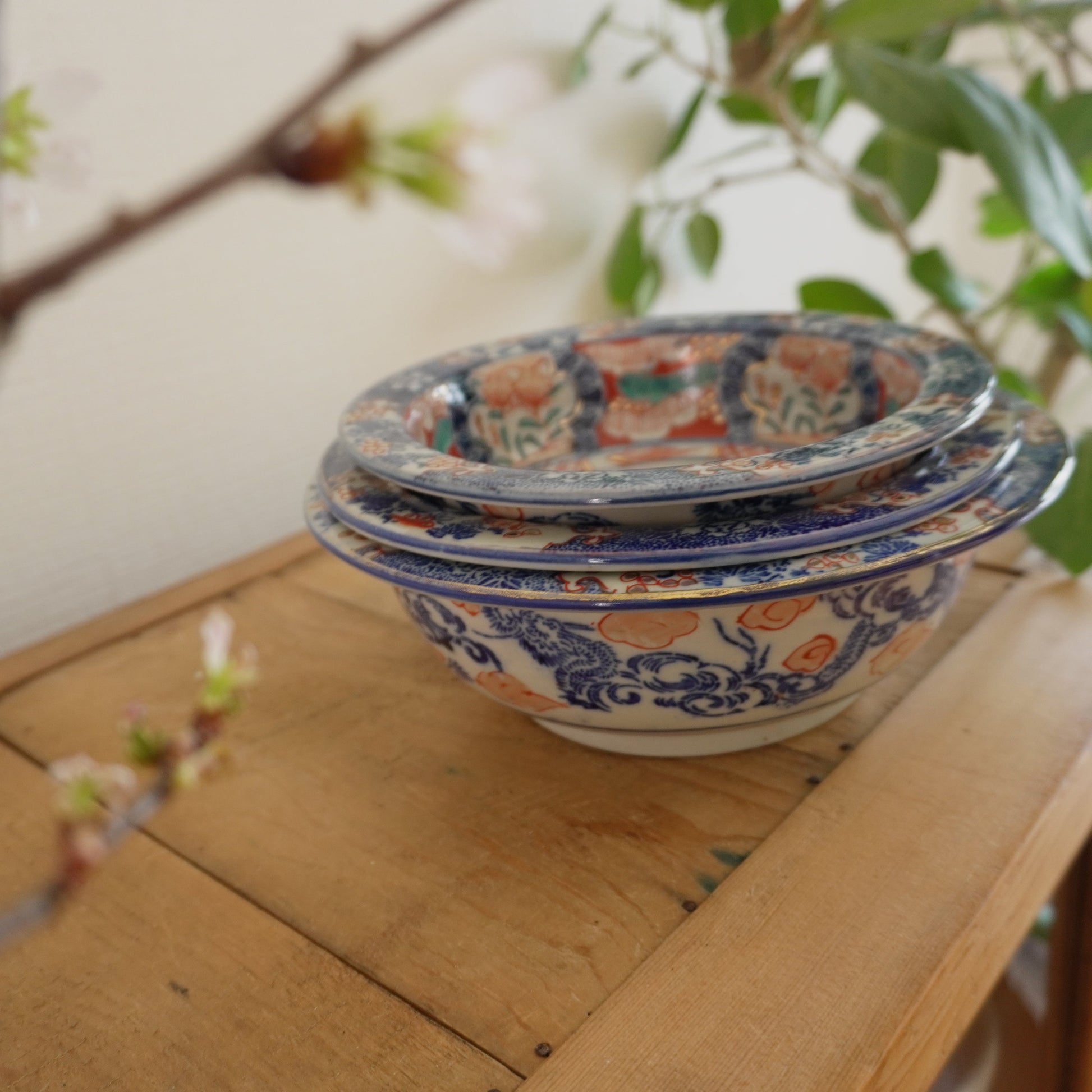 カジュアルに華やぐ牡丹に鳥図の鉢 - Kotto Shop