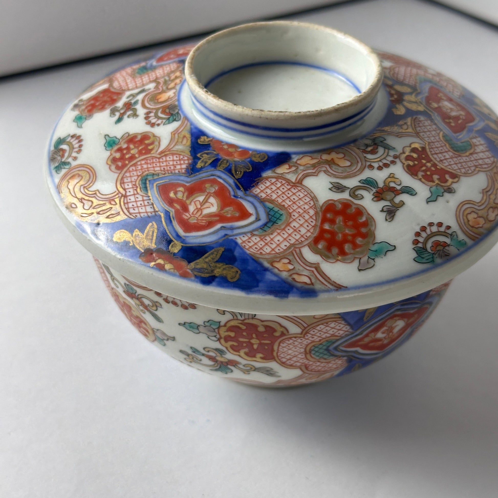 華やぎをまとった蓋付き茶碗 - Kotto Shop