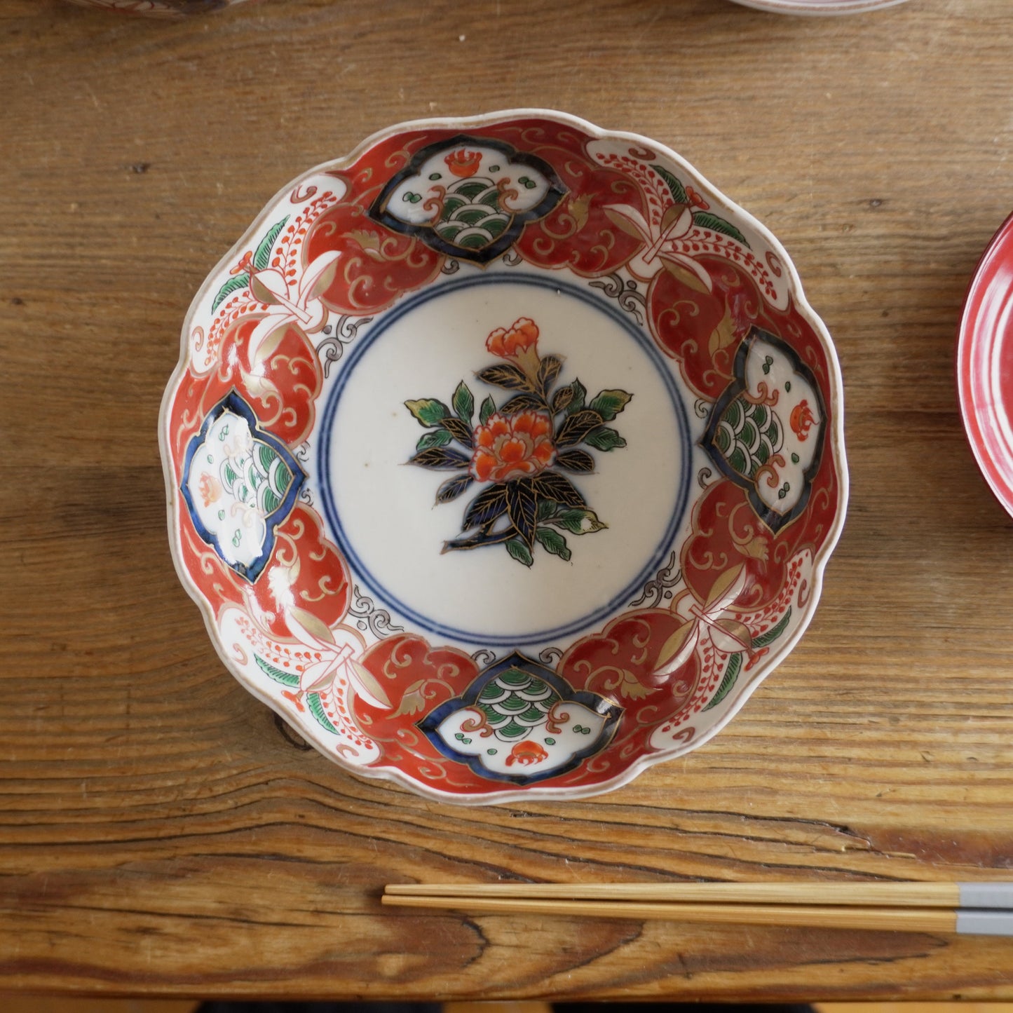 紅の唐草に花ひらく　色絵なます皿 - Kotto Shop