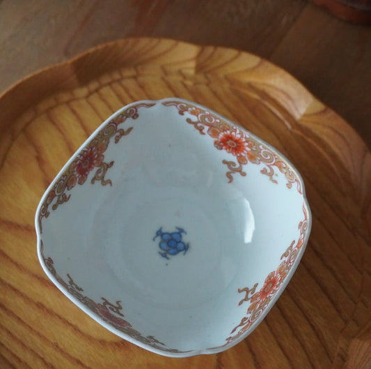 艶やかな菊図染付小鉢 - Kotto Shop