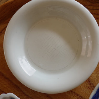 寿の文字が浮かぶ白磁小皿 - Kotto Shop