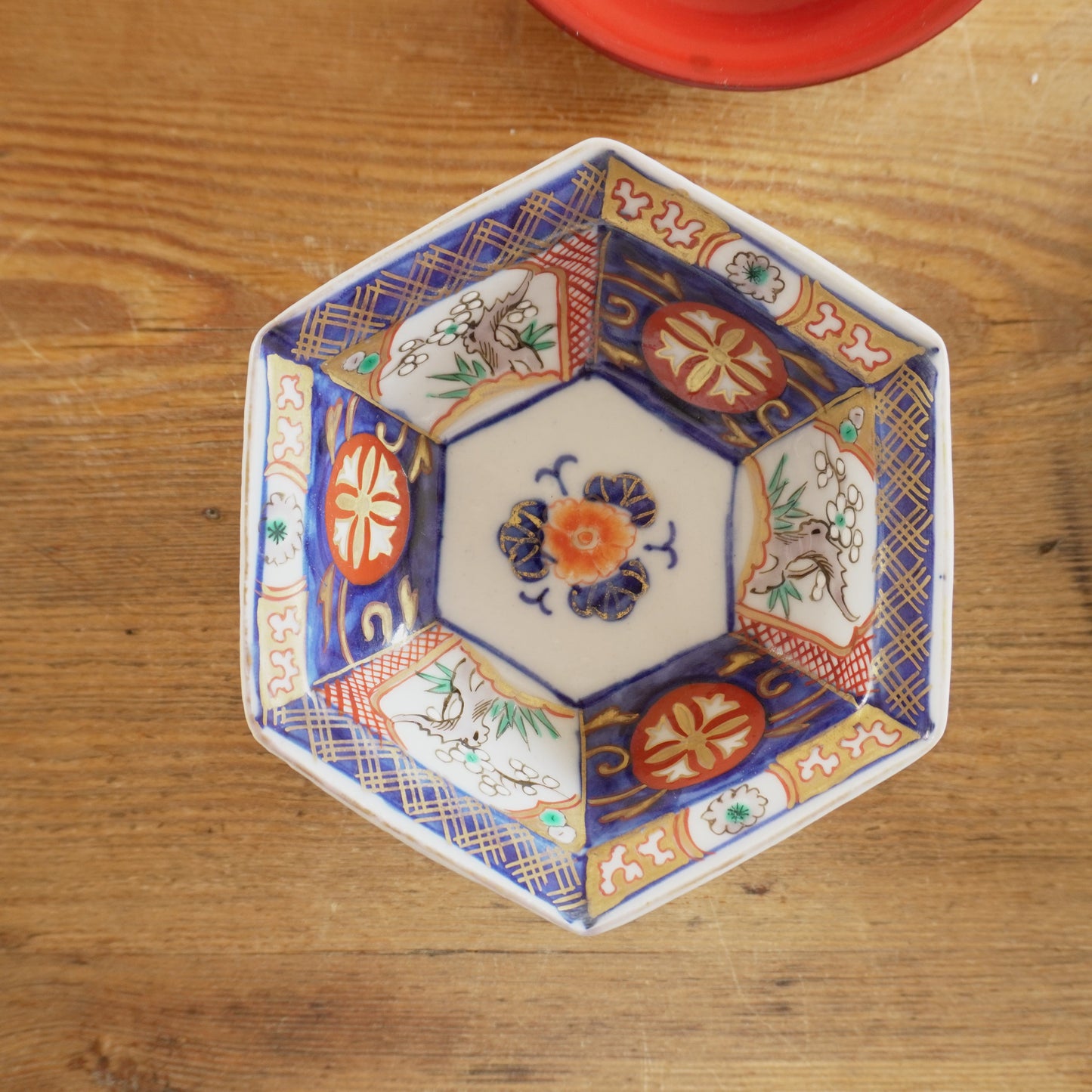 可愛い赤絵染付六角小鉢 - Kotto Shop