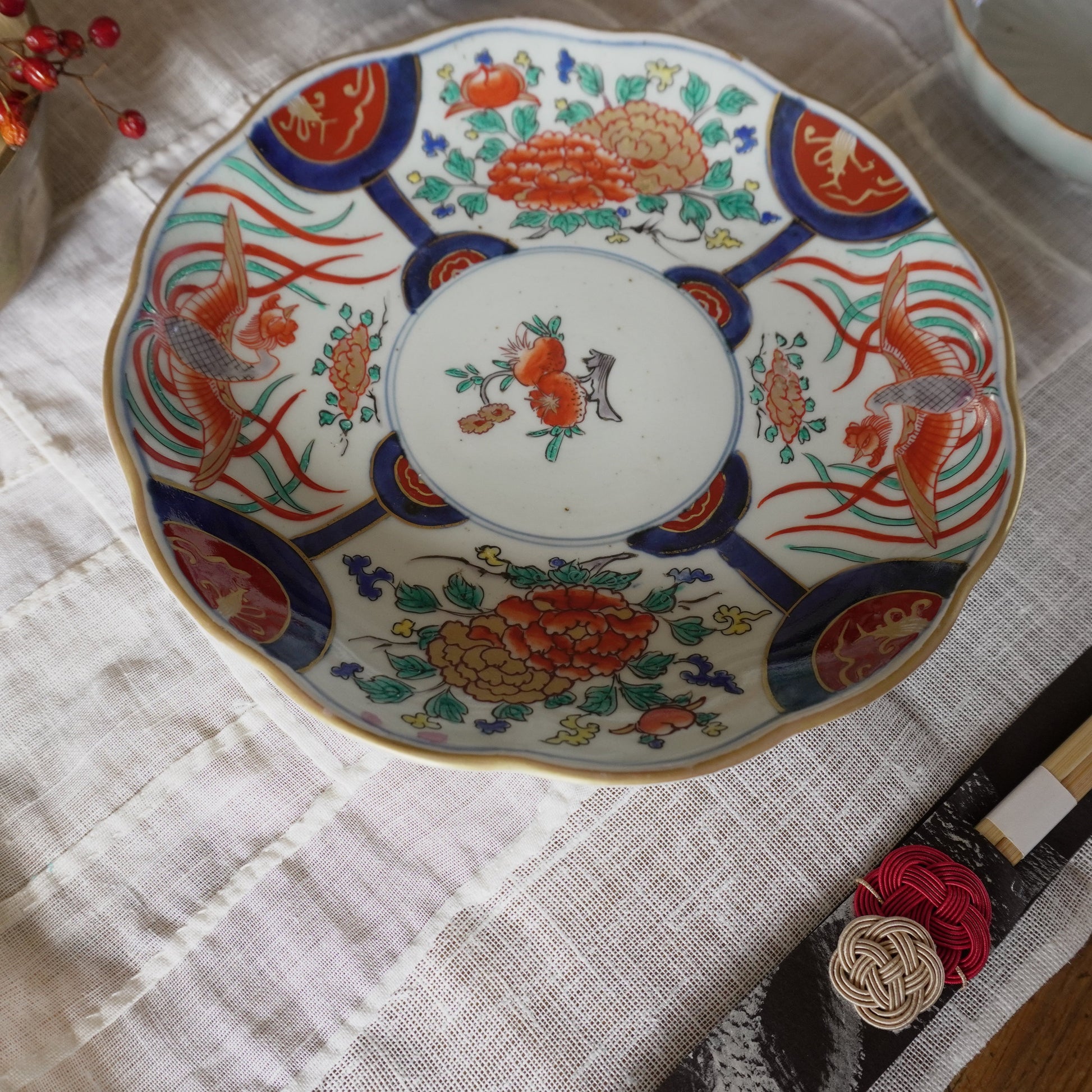 華やぎを与える牡丹に鳳凰図大皿 - Kotto Shop