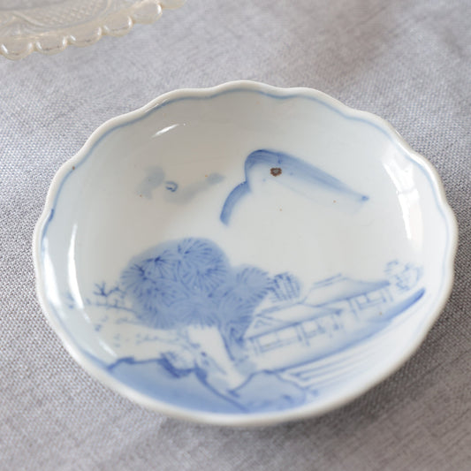 藍の山水描く輪花の小皿 - Kotto Shop