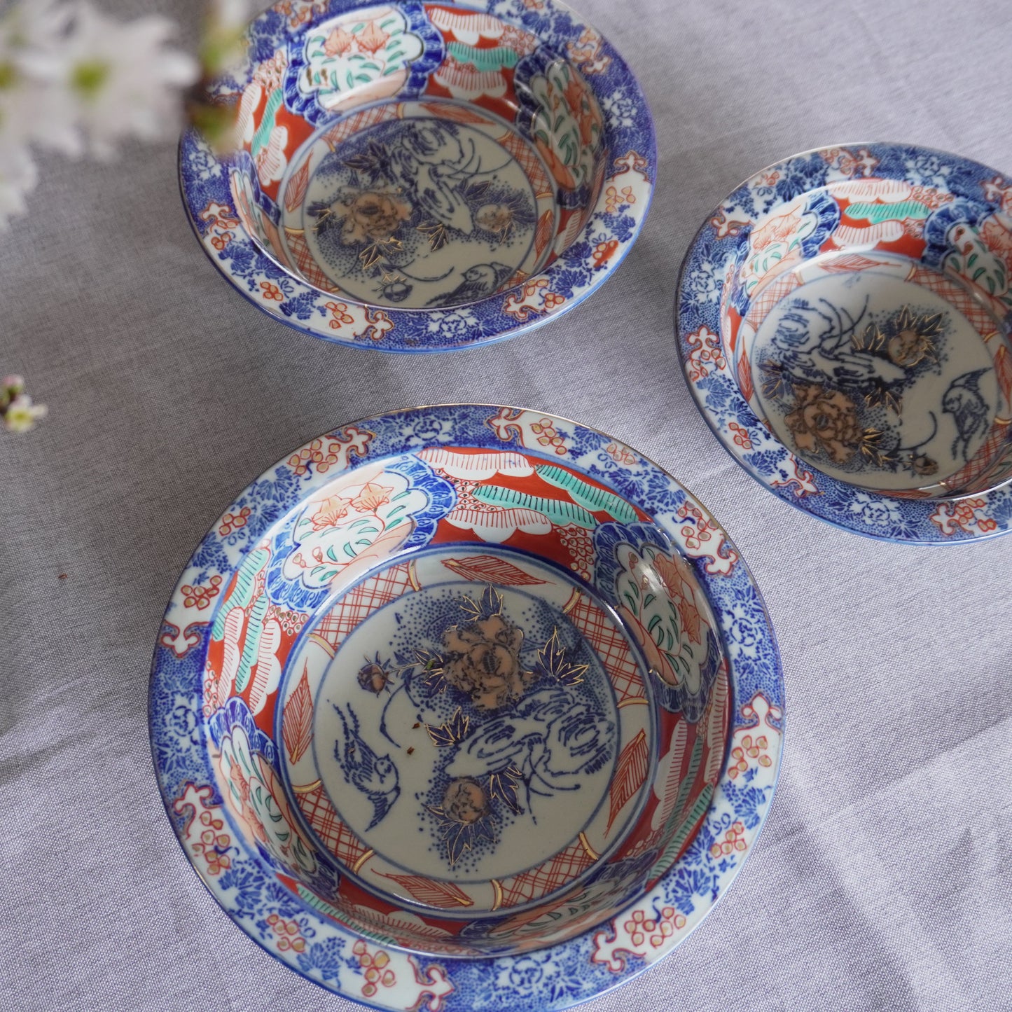 カジュアルに華やぐ牡丹に鳥図の鉢 - Kotto Shop