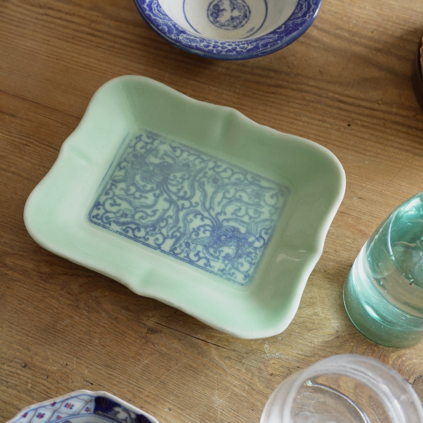 鳳凰舞うグリーンの変形皿 - Kotto Shop