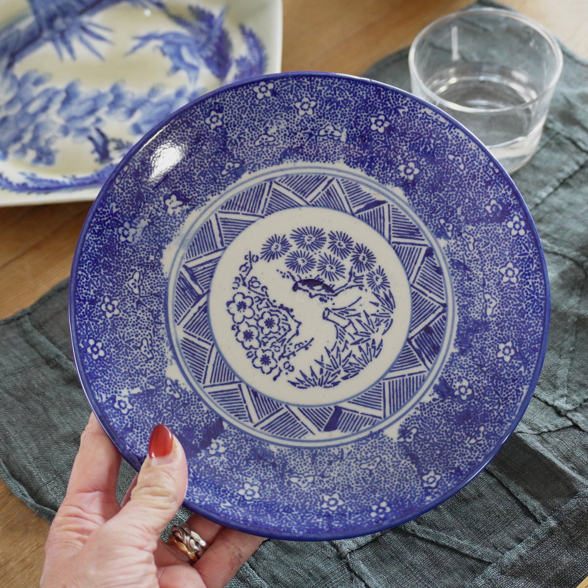松竹梅を描く濃藍の印判大皿 - Kotto Shop