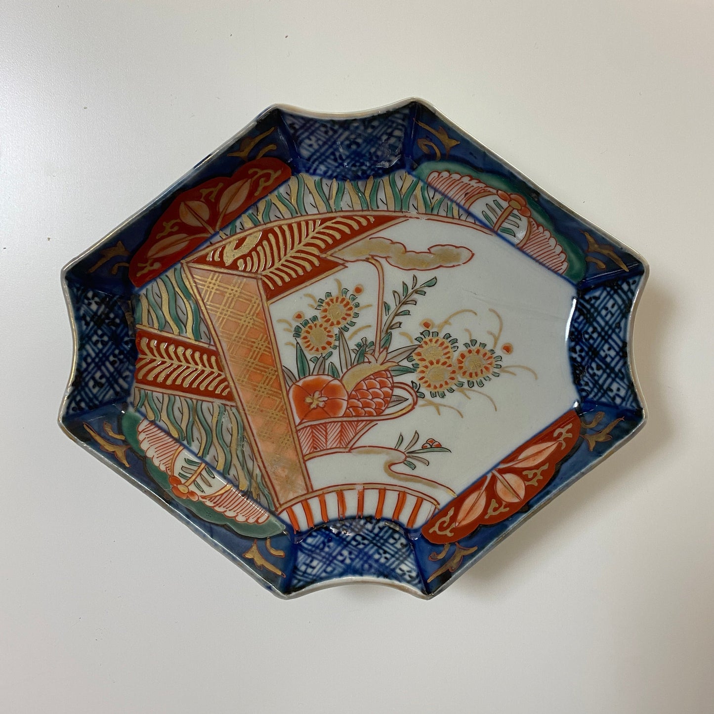 可憐な明治伊万里変形皿 - Kotto Shop