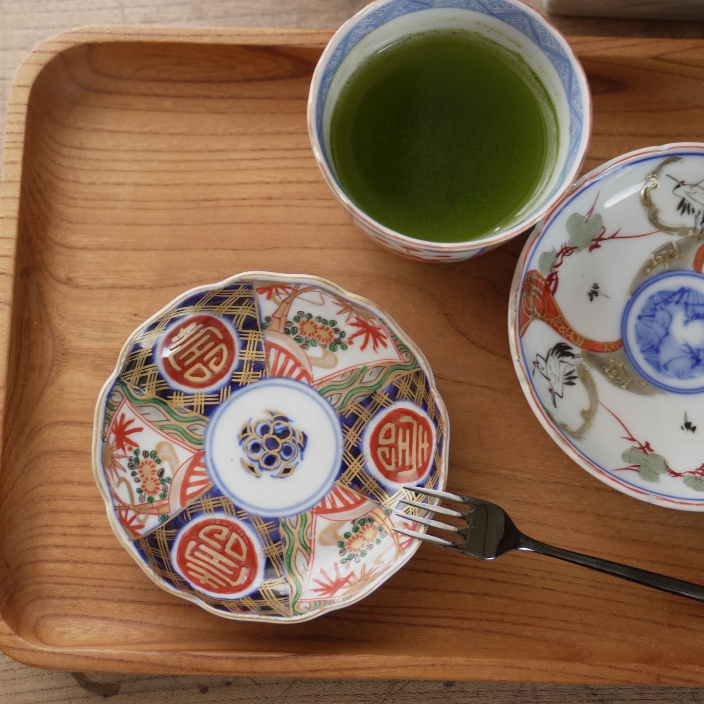 吉祥紋が華やぐ、色絵小皿 - Kotto Shop