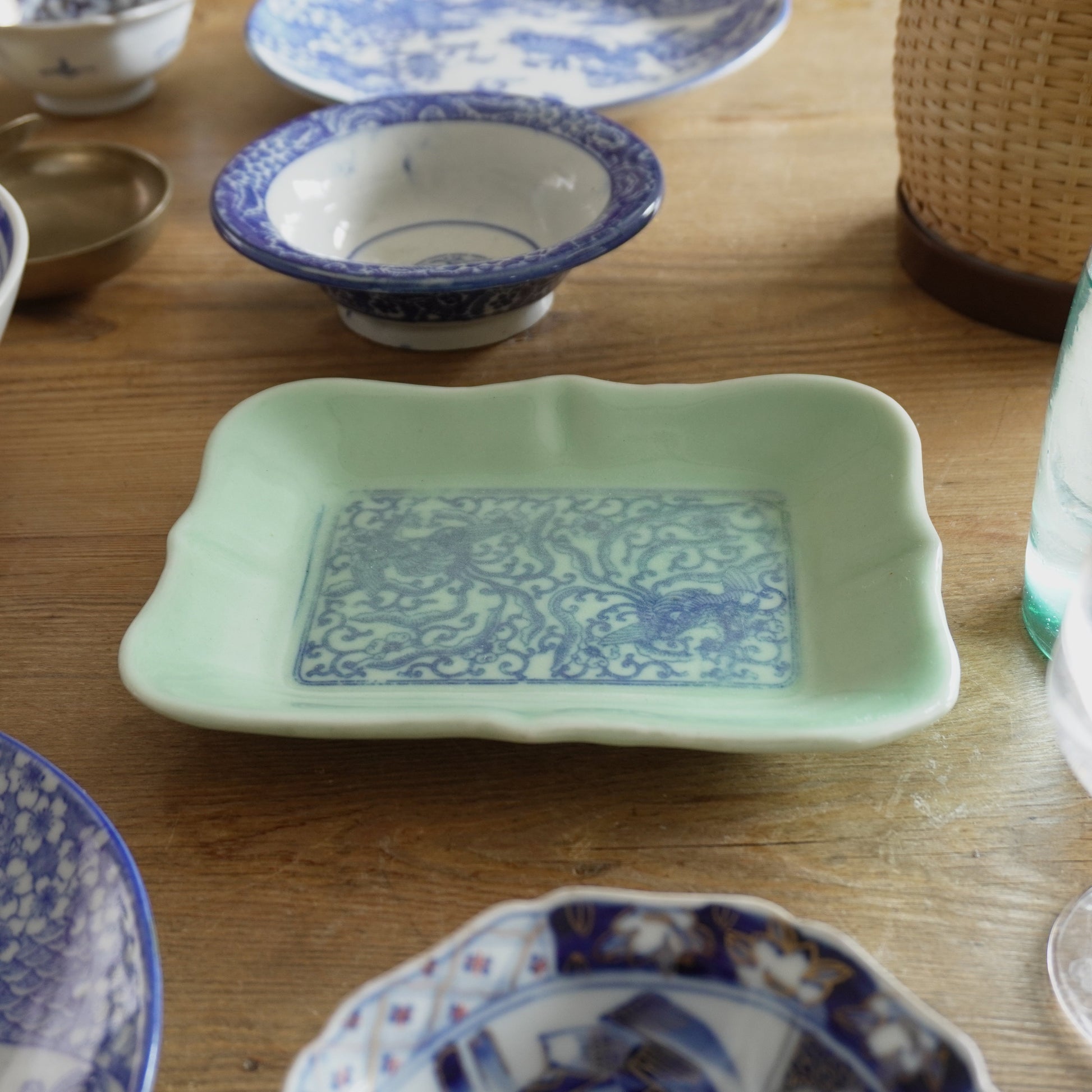 鳳凰舞うグリーンの変形皿 - Kotto Shop