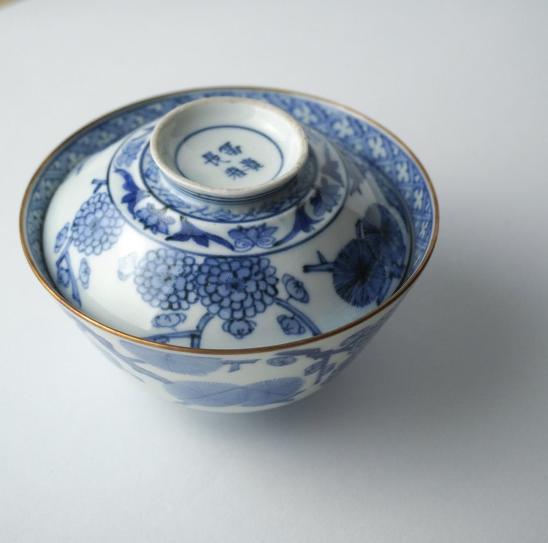 藍の余白、美しい古伊万里染付茶碗 - Kotto Shop
