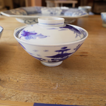 静けさを湛える、山水の輪郭染付茶碗 - Kotto Shop