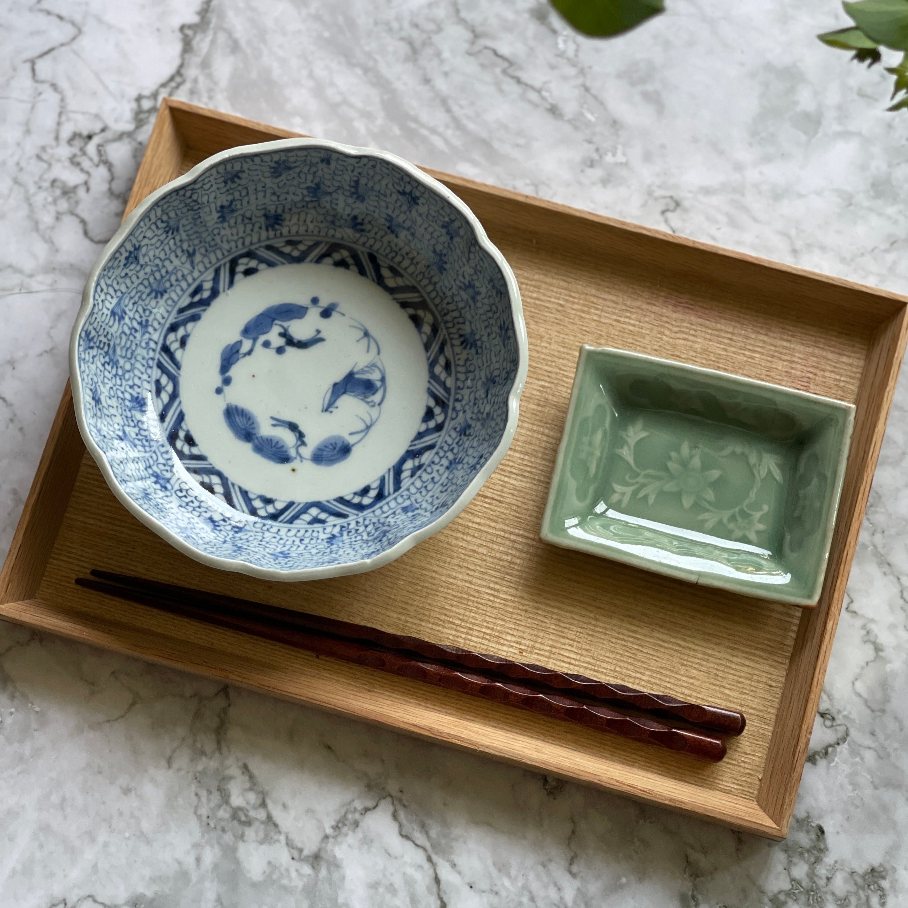 エメラルドグリーンの美しい三田青磁小皿 – Kotto Shop