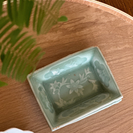 エメラルドグリーンの美しい三田青磁小皿 - Kotto Shop