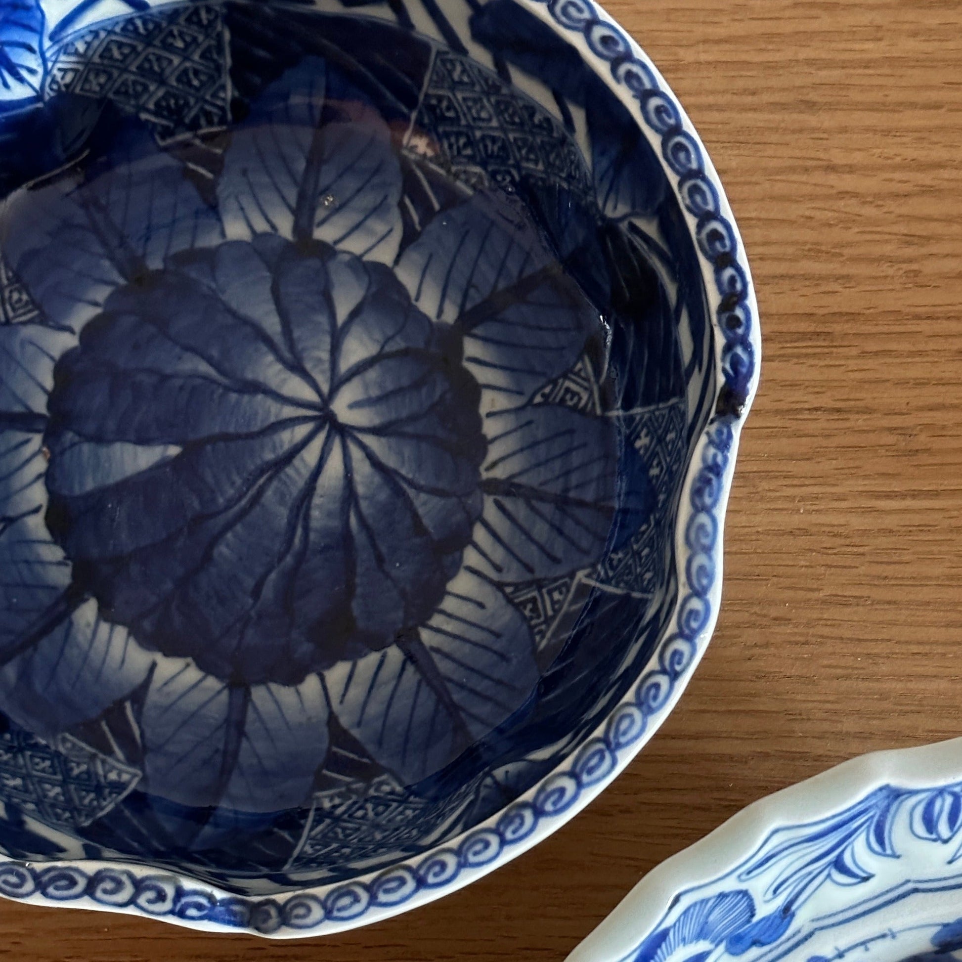 鮮やかなベロ藍の鉢 - Kotto Shop